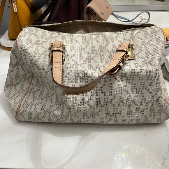 Michael Kors bag and wallet set - Picture 2 of 6